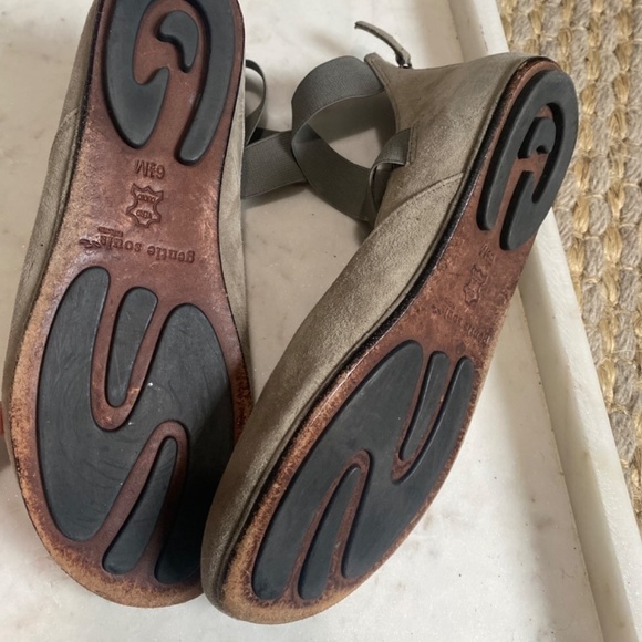 Gentle Souls Gray Flats - Picture 2 of 3